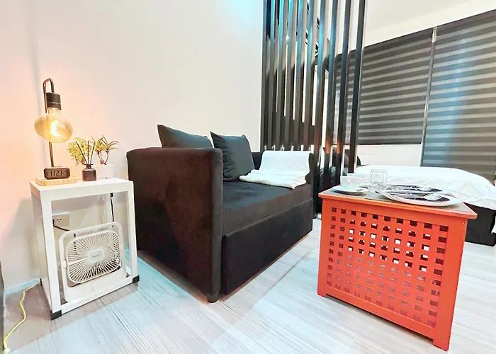 Shore 2 Residences - Takya's Staycation Aparthotel *