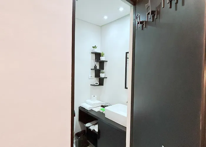 Shore 2 Residences - Takya's Staycation Aparthotel *