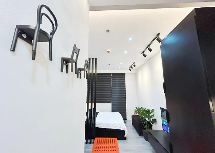 Shore 2 Residences - Takya's Staycation Aparthotel Manila